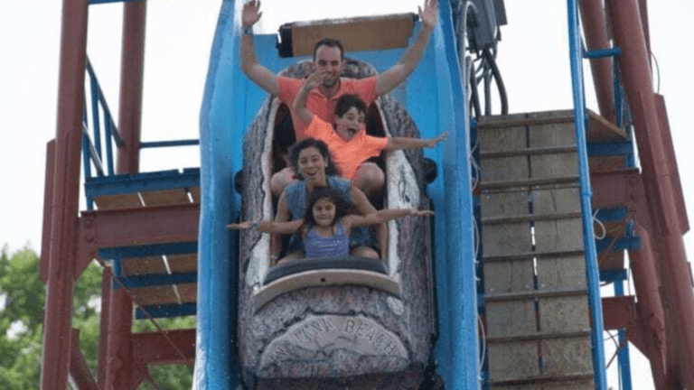 Read more about the article Rockys Rapids Log Flume